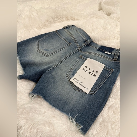 Daze Denim Women Bottom Line High Rise Vintage Short Size 26 NWT - Picture 4 of 8